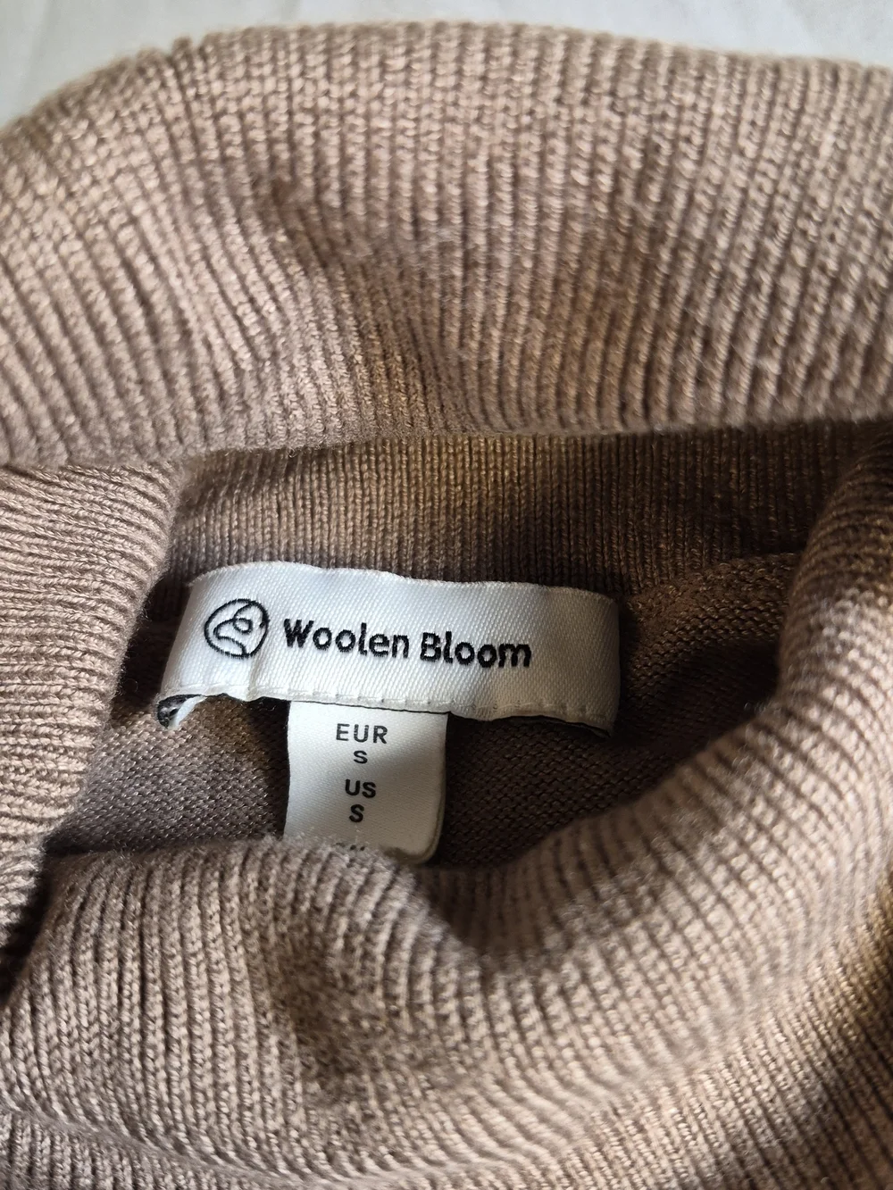 Woolen Bloom Classic Turtleneck Sweater in Taupe Size S